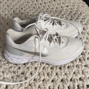 Nike Women's White and Silver Athletic Running Shoes